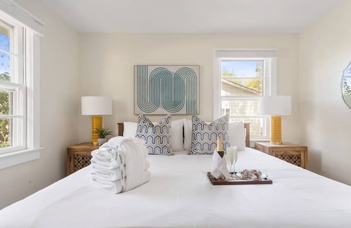 North Charleston House | Under The Live Oaks: Where Tranquility Abounds