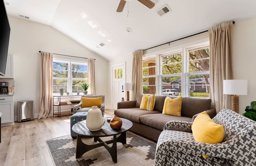 North Charleston House | Under The Live Oaks: Where Tranquility Abounds