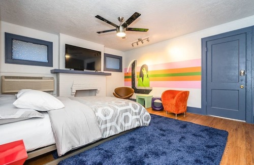 Central Oklahoma City Apartment | Mural studio-near OKC’s beloved Plaza District