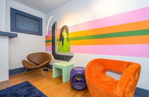 Central Oklahoma City Apartment | Mural studio-near OKC’s beloved Plaza District