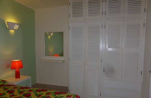 Dominicus Apartment | DIRECTLY ON THE CARIBBEAN SEA, 3 ROOM APARTMENT, GARDEN & POOL & DIRECT ACCESS TO THE SEA!