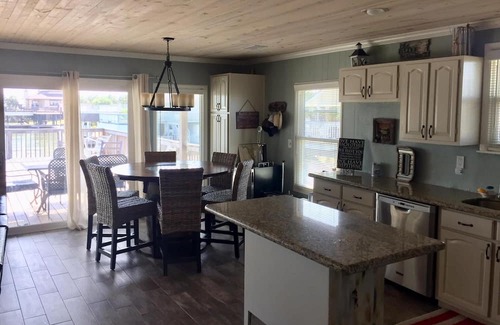 Jamaica Beach House | Gated Top and Bottom Deck Safe Children 3BR Sleeps 9 Bay Canal Great Fishing !