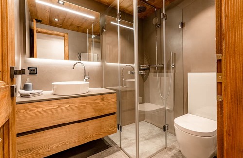 Verbier Apartment | Completely renovated, bright 2 bedoom apartment with view on the village and the mountains. Its loca