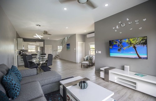 Long Bay Villa | 2BR PRIVATE VILLA WITH POOL, OCEAN VIEW, LUXURIOUS AMENITIES, STEPS TO THE BEACH