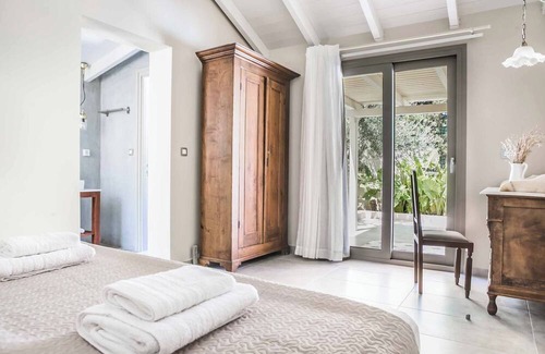 Argostoli Town Villa | Villa Fanari - This villa includes an private pool, WIFI & A/C