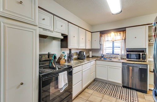 Midwest City Cottage | Easy OKC Access! Quiet Home w/Yard & Workspace