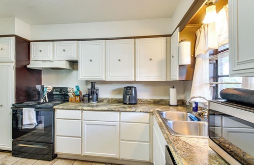 Midwest City Cottage | Easy OKC Access! Quiet Home w/Yard & Workspace