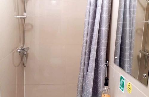 Portsmouth Apartment | Ground-Floor Super King or Twin Studio Apartment with Free Private Parking