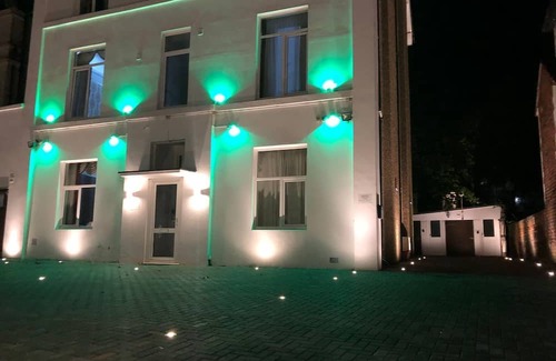 Portsmouth Apartment | Ground-Floor Super King or Twin Studio Apartment with Free Private Parking