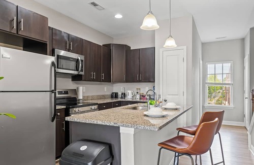 Pineville House | Upscale King 3BR Townhouse in Pineville