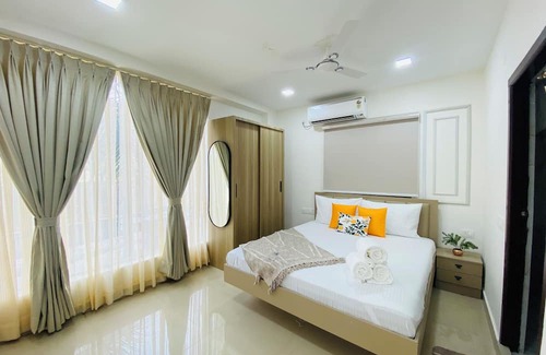 Sector 14 Hotel | MOZO Banquet and Conference Hall Gurgaon