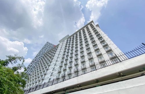 Jatingaleh Apartment | Simple White Accent Studio At Apartment Paltrow City