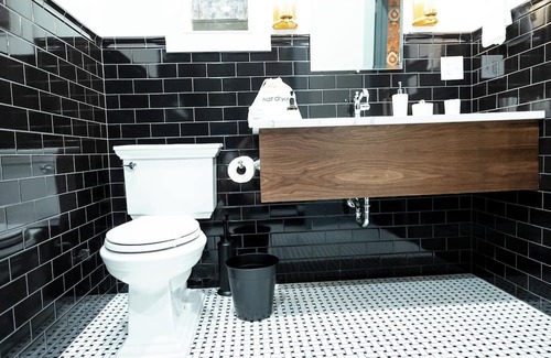 Old City Apartment | The Gas Lamp Hotel - 1BR - Latimer