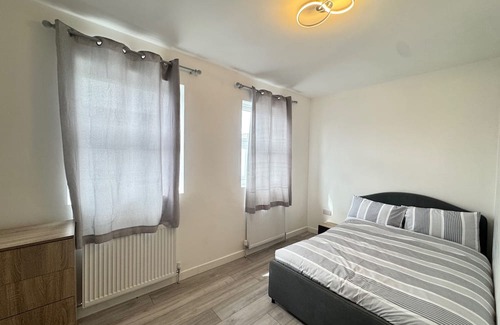 Belvedere Apartment | Three Double Rooms in Spacious Home