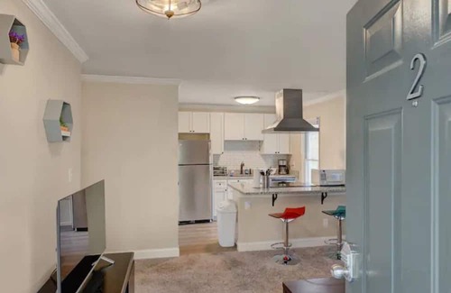 Durham Apartment | Tiger Lilly - Duke & Downtown 2 Bedroom Apts by Quantum Suites