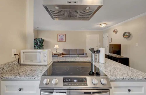 Durham Apartment | Tiger Lilly - Duke & Downtown 2 Bedroom Apts by Quantum Suites