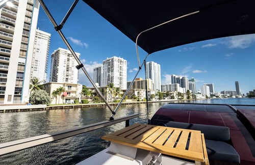 Sausalito Boat Rental | Charming house boat with 2 bedrooms and WiFi, AC in brilliant Sausalito