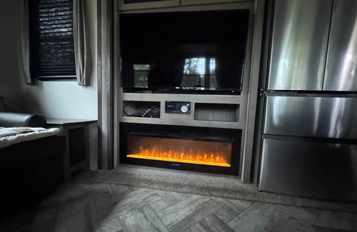 Pierson RV Rental | Cozy campground in charming Pierson with AC, WiFi