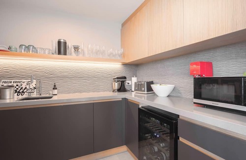 Ruby Bay House | Ruby Bay cliff-top retreat- Palm View with Swimming Pool and Spa