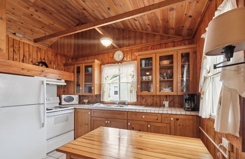 Greenbush Resort | Beachside Cottages for Groups - Sleeps Up to 40!