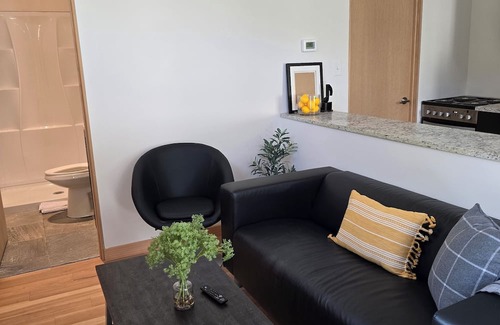 Central West End Bed & Breakfast | Charming modern guesthouse in the beautiful Central West End with WiFi, AC