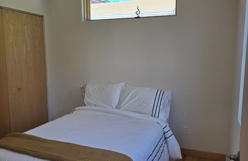 Central West End Bed & Breakfast | Charming modern guesthouse in the beautiful Central West End with WiFi, AC