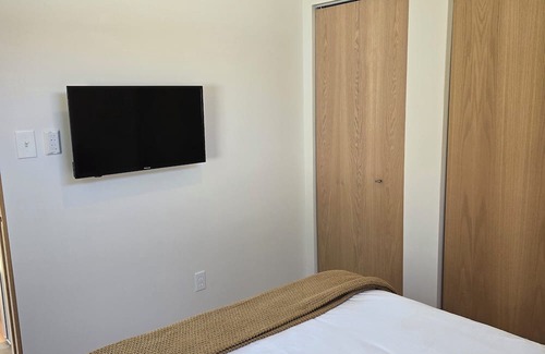 Central West End Bed & Breakfast | Charming modern guesthouse in the beautiful Central West End with WiFi, AC