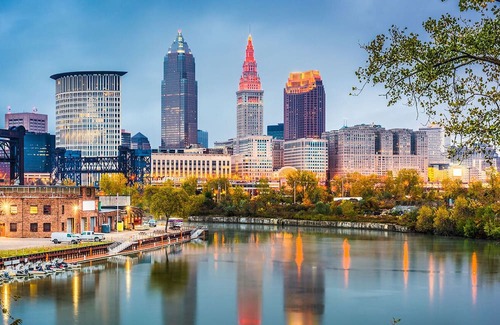 Downtown Cleveland House | 2 Modern Rooms w/Restaurant and Bar in the Heart of Cleveland