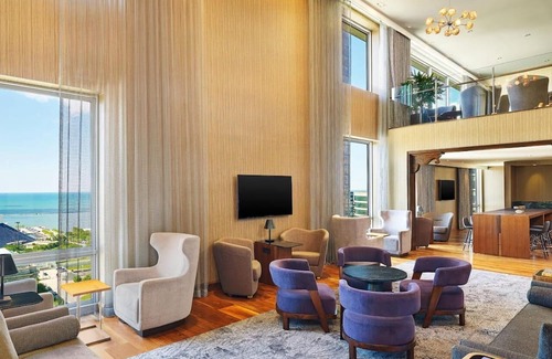 Downtown Cleveland House | 2 Modern Rooms w/Restaurant and Bar in the Heart of Cleveland