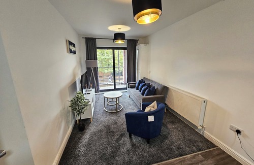 Canning Town Apartment | 3bed apt by Canning Town stn, 10 mins to Canary Wharf, O2, Excel, & City Airport
