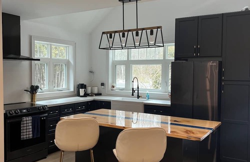 Severn House | Harmony hausnPerfect place for adventure or work 5 minutes to down town Orillia.