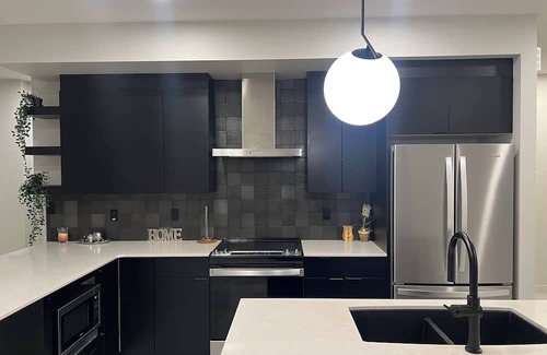Southwest Edmonton House | Windermere Oasis: Modern Comforts in a Serene Setting