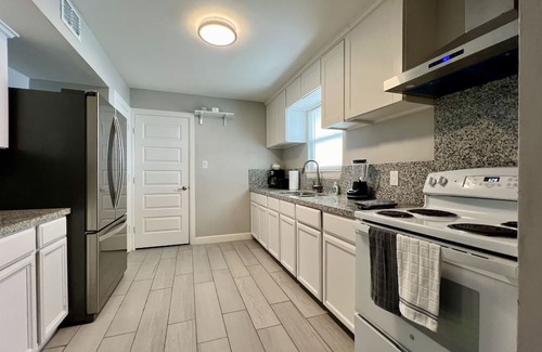 Brownsville House | Miramar #4 - Gorgeous and Spacious 3BD/2BA - WiFi