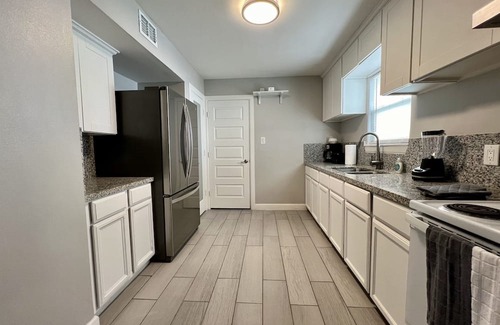 Brownsville House | Miramar #4 - Gorgeous and Spacious 3BD/2BA - WiFi