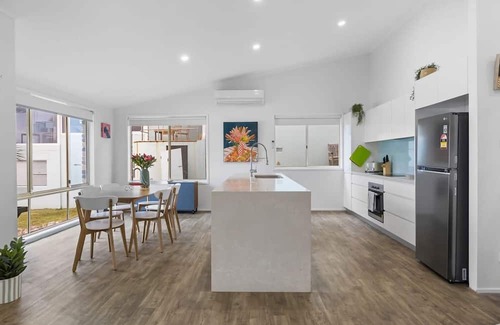 Blue Bay House | Absolute Waterfront Family Escape Blue Bay