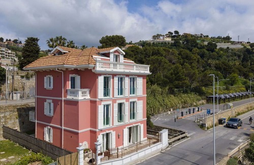 Bussana Villa | Cosy apartment in villa for 4 guests with WIFI