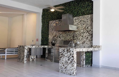 Santiago House | Luxurious Getaway with Private Pool & Garden