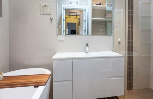 Holland Park West House | Beautiful Central Queenslander