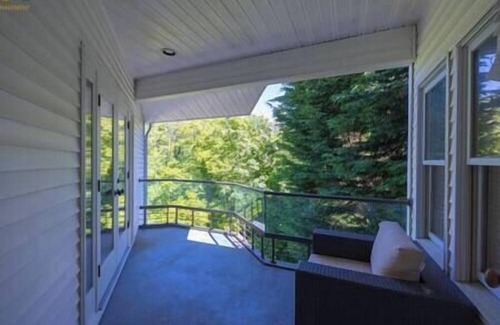 Magnolia House | Spacious Lux 1BR Magnolia Escape