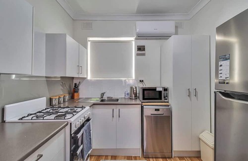 Semaphore Apartment | Relaxed Beachside Comfort on Semaphore Foreshore