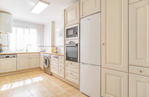 Itrabo Apartment | Look forward to a wonderful holiday in this comfortable holiday apartment with shared pool.