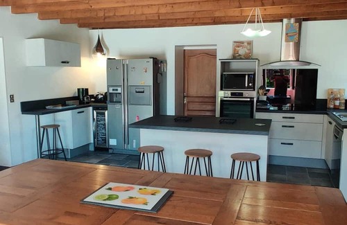 Thevet-Saint-Julien House | Holiday Home 'La Pouzerie' with Private Pool, Private Terrace and Wi-Fi