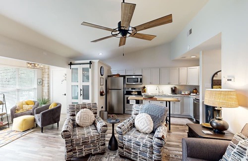 Salado Condo | Updated condo near the Golf Course with fireplace, wifi