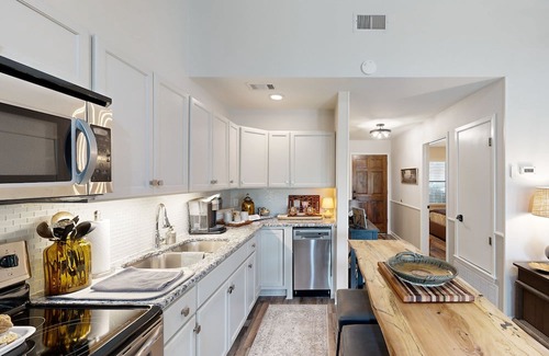 Salado Condo | Updated condo near the Golf Course with fireplace, wifi