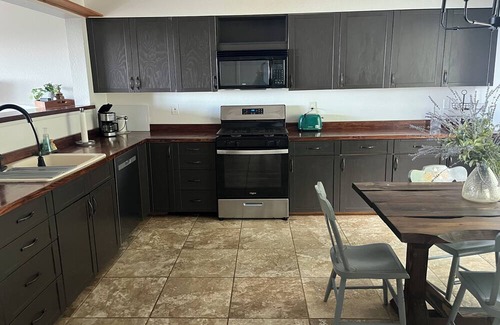 Kings Valley House | Conifer Above the Clouds w/ Amazing Views and Hot Tub!!