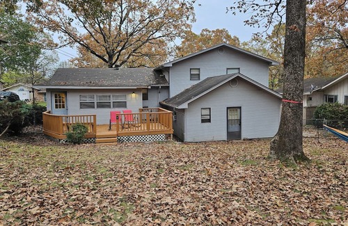 Sherwood House | Spacious 5-bedroom house with WiFi, AC, deck and gym in delightful Sherwood!