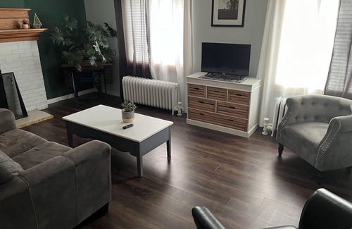 Rivers Apartment | Fully equipped upper unit.Family friendly locating next to the rec centre.nn