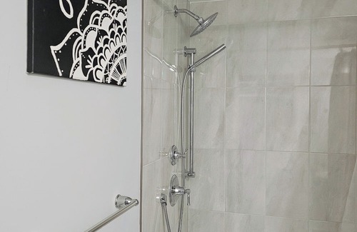 Ottawa Division House | Cozy One room Unit in a House, in a great location in Barrhaven Half Moon Bay.