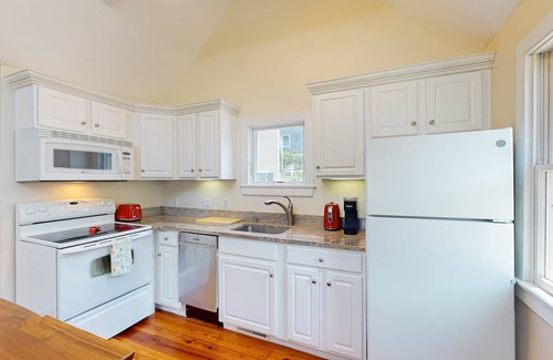 North Truro Cottage | Peaceful cottage w/pool, central to P-Town, entertainment & beaches