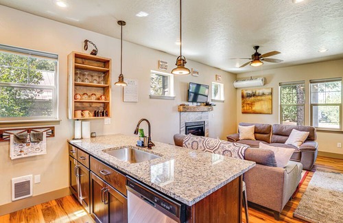 Donnelly House | Charming Donnelly Home - 1 Mi to Lake Cascade!